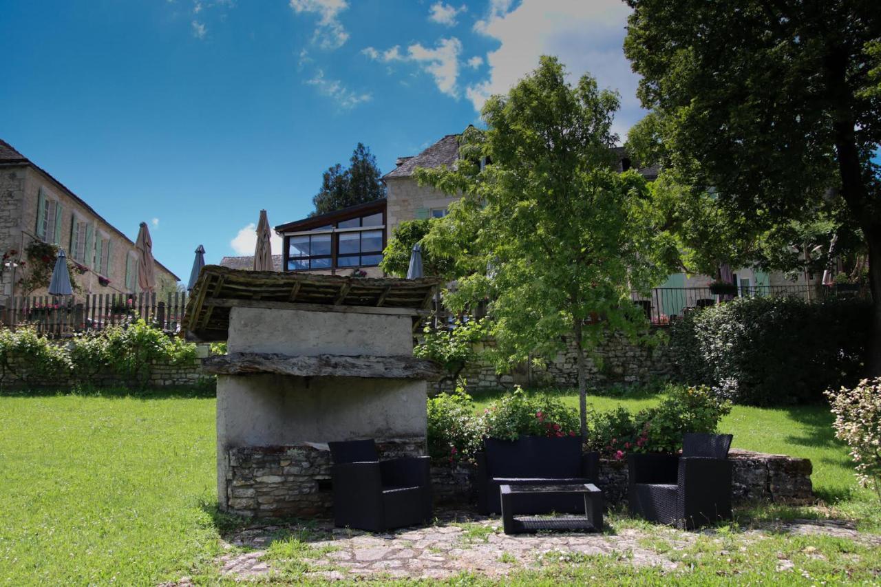 Auberge Des 7 Tours Martel Exterior photo